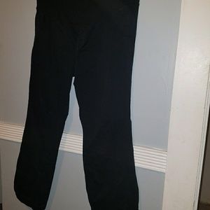 Black Old Navy plus size maternity pants 18